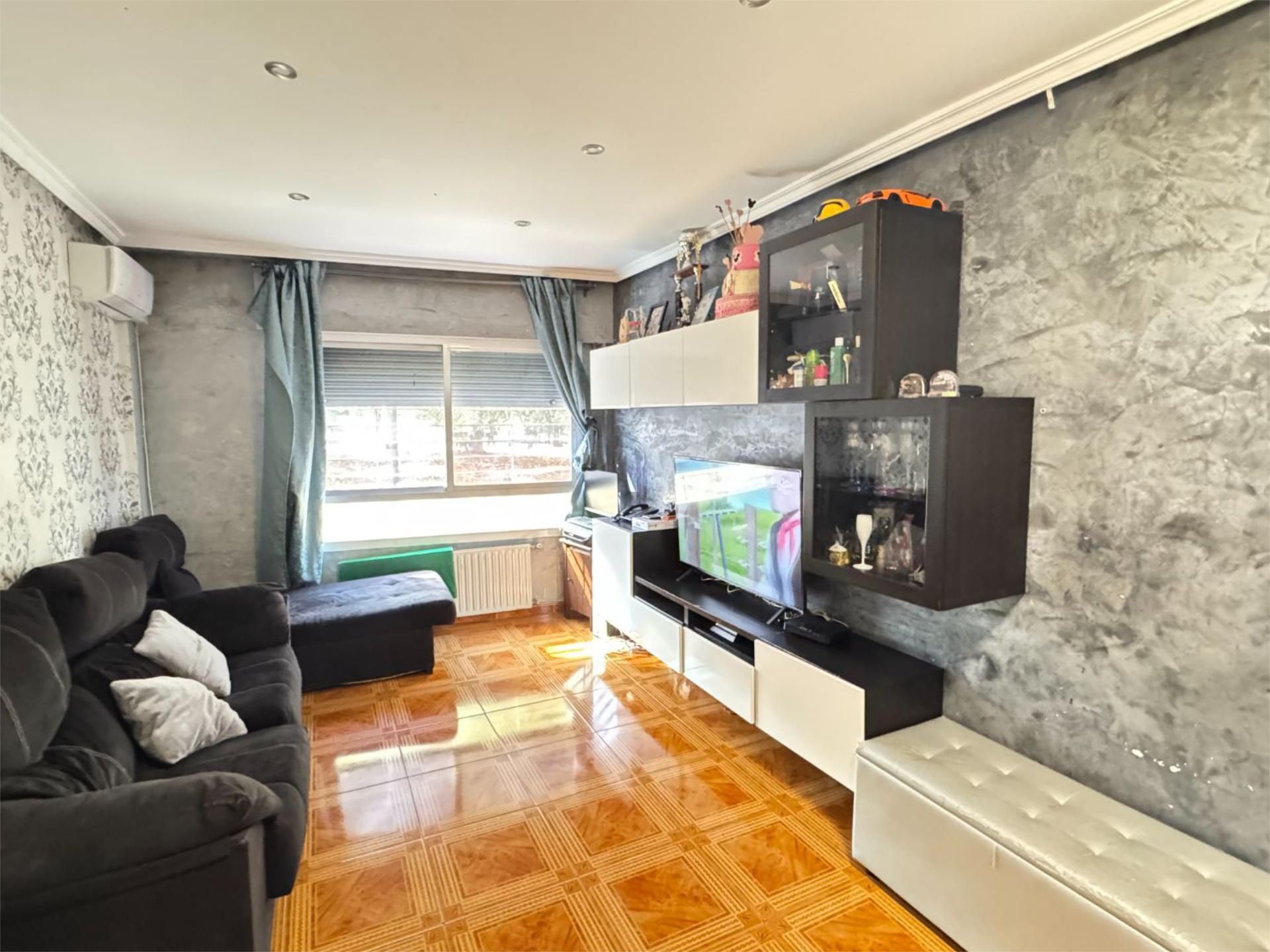 Living room of Flat for sale in  Madrid Capital  with Air Conditioner, Heating and Storage room