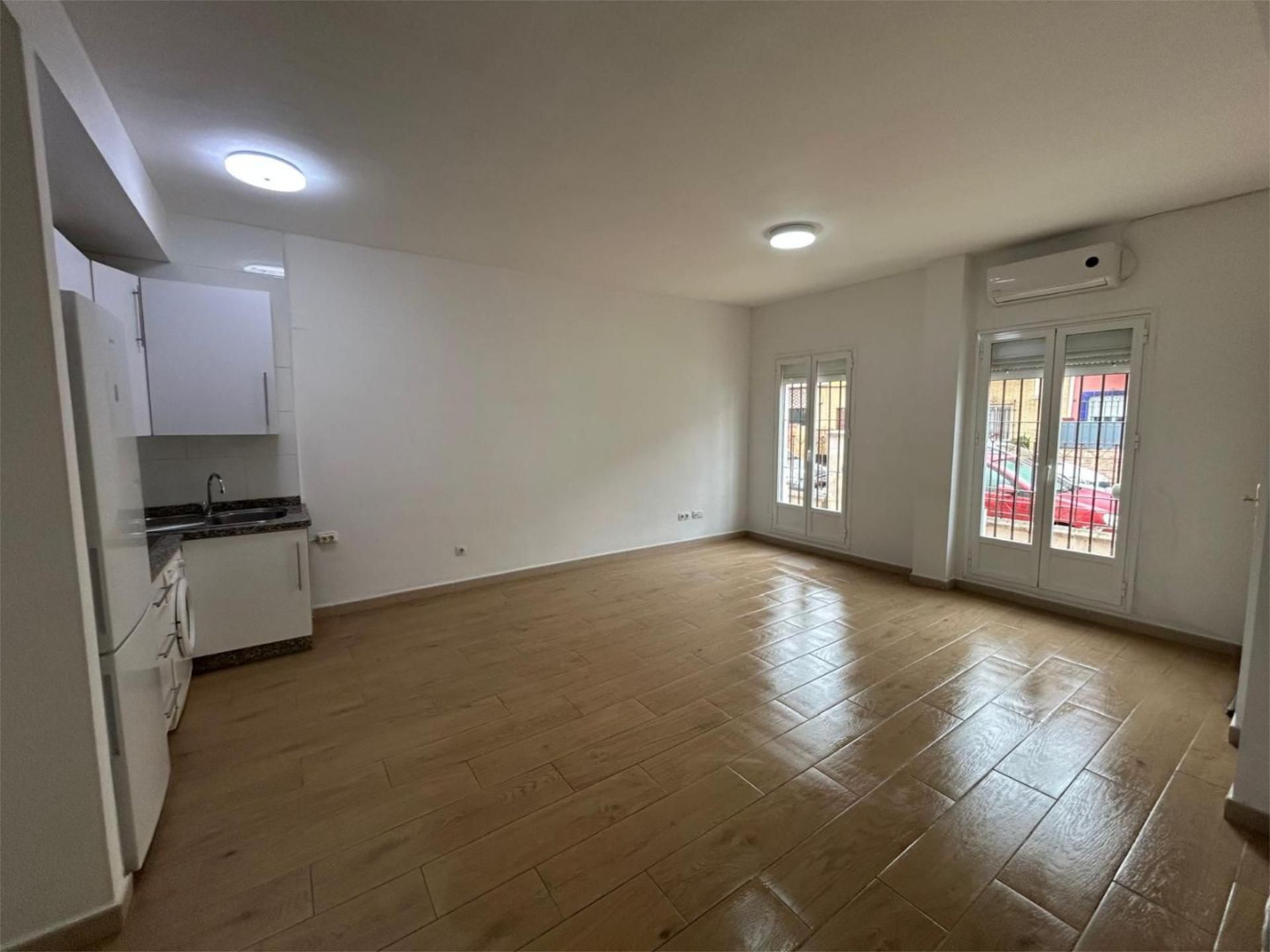 Living room of Flat for sale in  Sevilla Capital  with Air Conditioner and Terrace