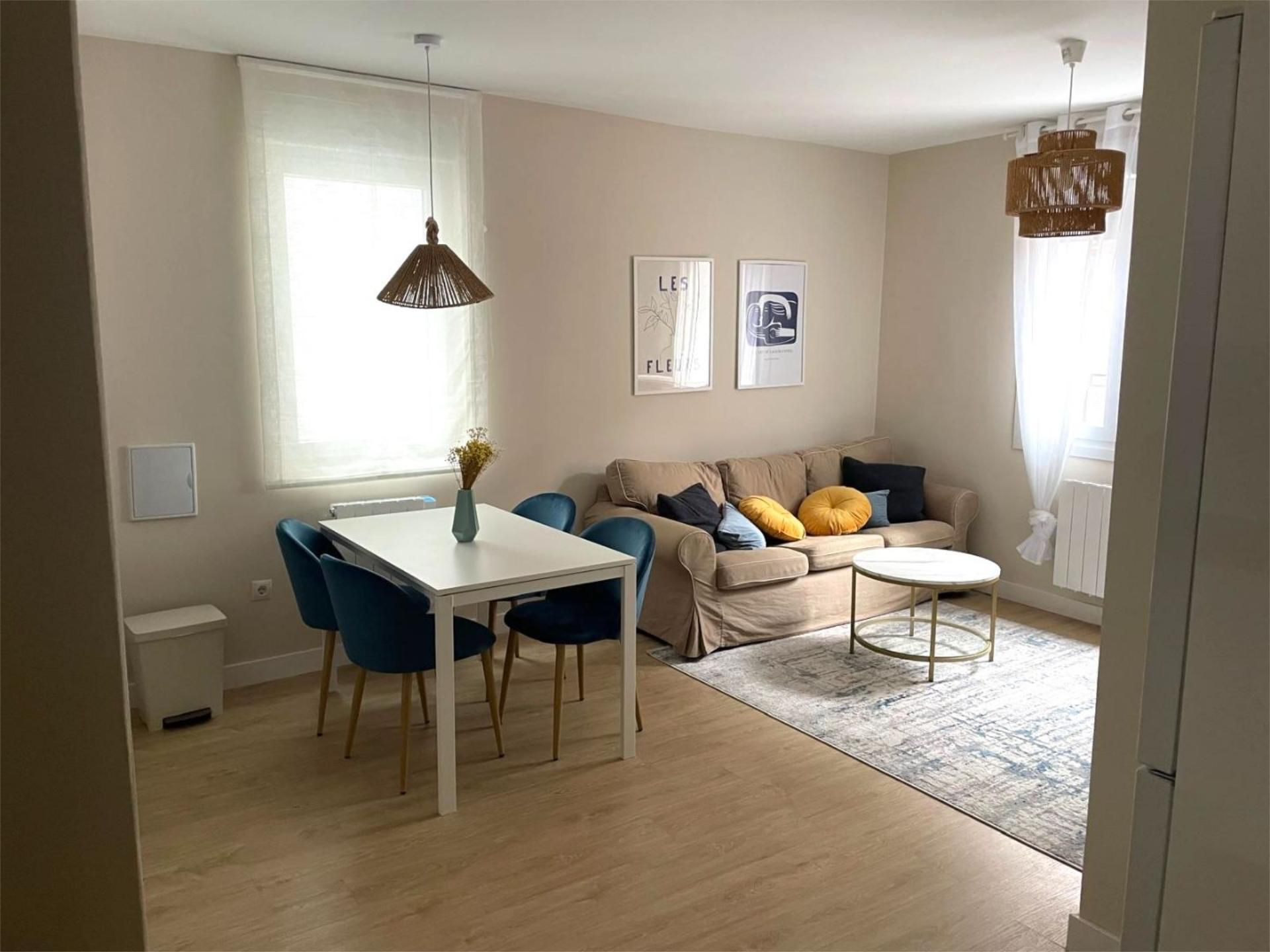 Sala d'estar de Pis de lloguer en Portugalete amb Calefacció, Moblat i Videoporter