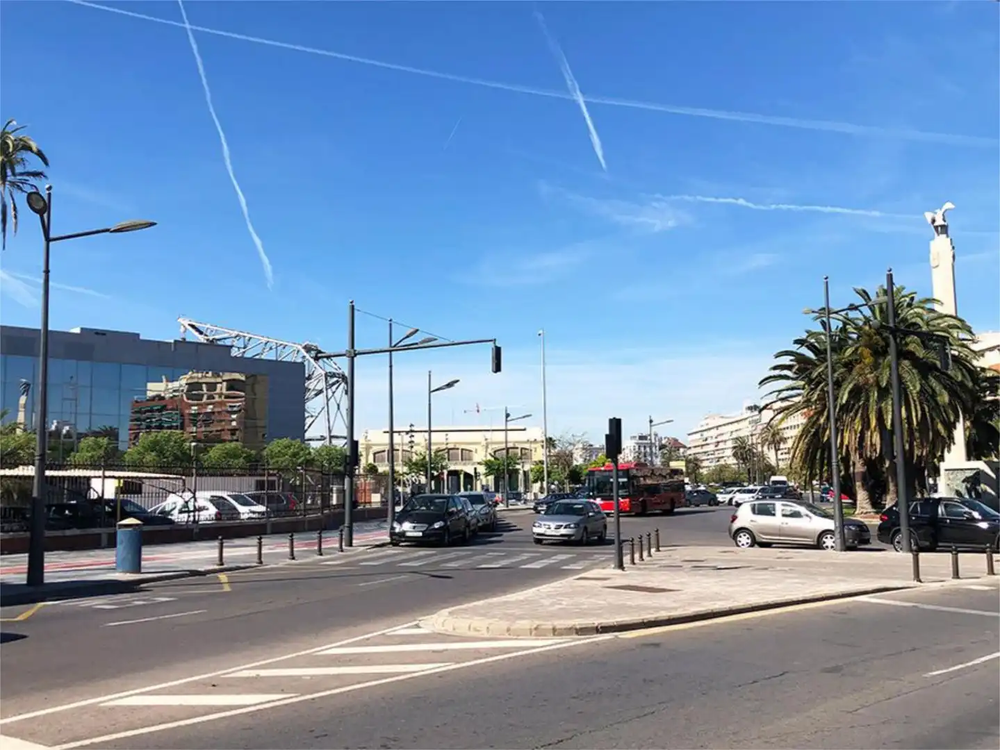 Vista exterior de Pis per a compartir en Valencia amb Calefacció, Moblat i Balcó