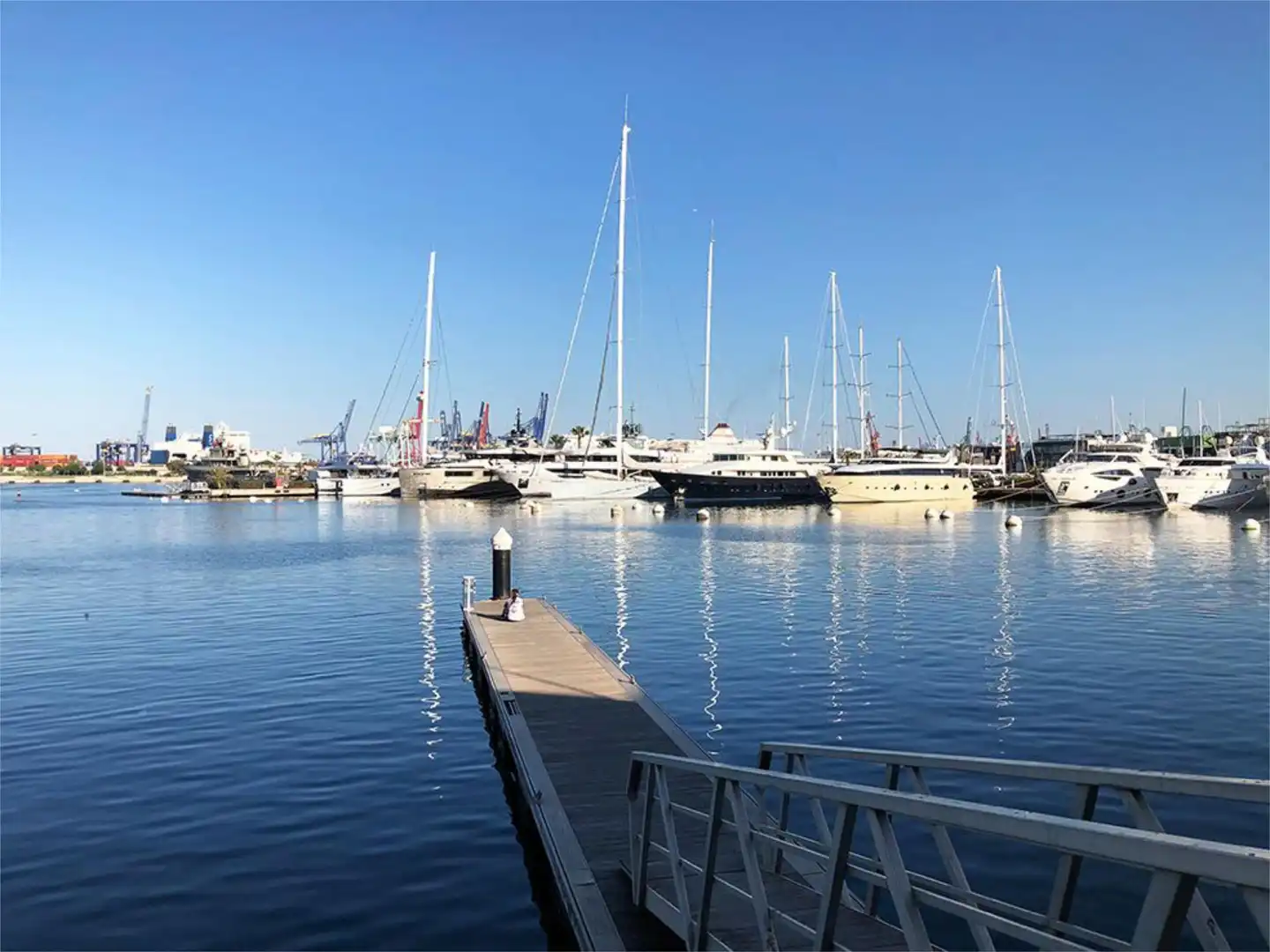 Vista exterior de Pis per a compartir en Valencia amb Calefacció, Moblat i Balcó