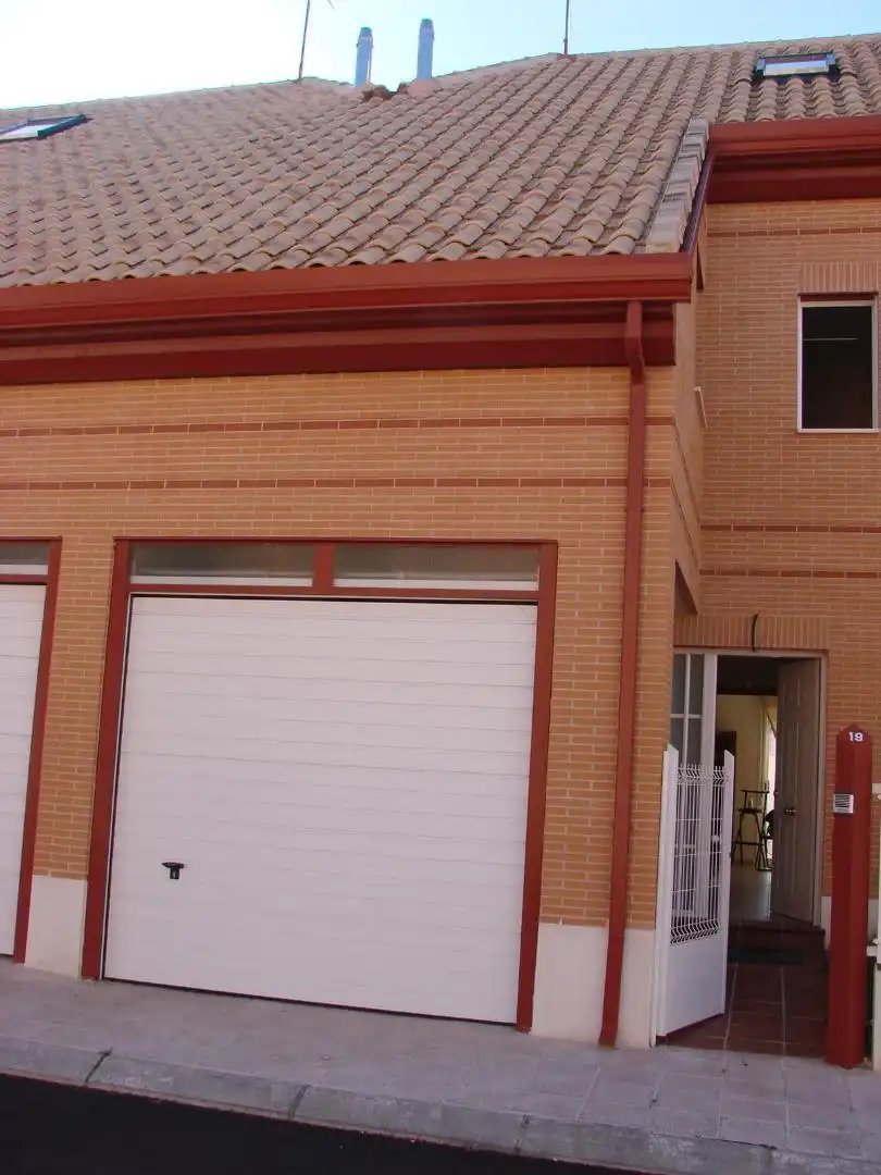 Casa o xalet en venda a Calle Rincón, 19, Santo Domingo-Caudilla Vista exterior de Casa o xalet en venda en Santo Domingo-Caudilla amb Calefacció, Jardí privat i Terrassa