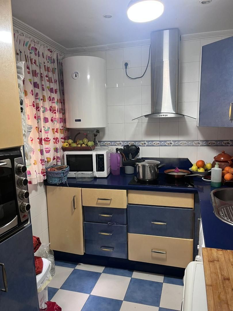 Cuina de Pis en venda en Dos Hermanas amb Aire condicionat, Calefacció i Terrassa