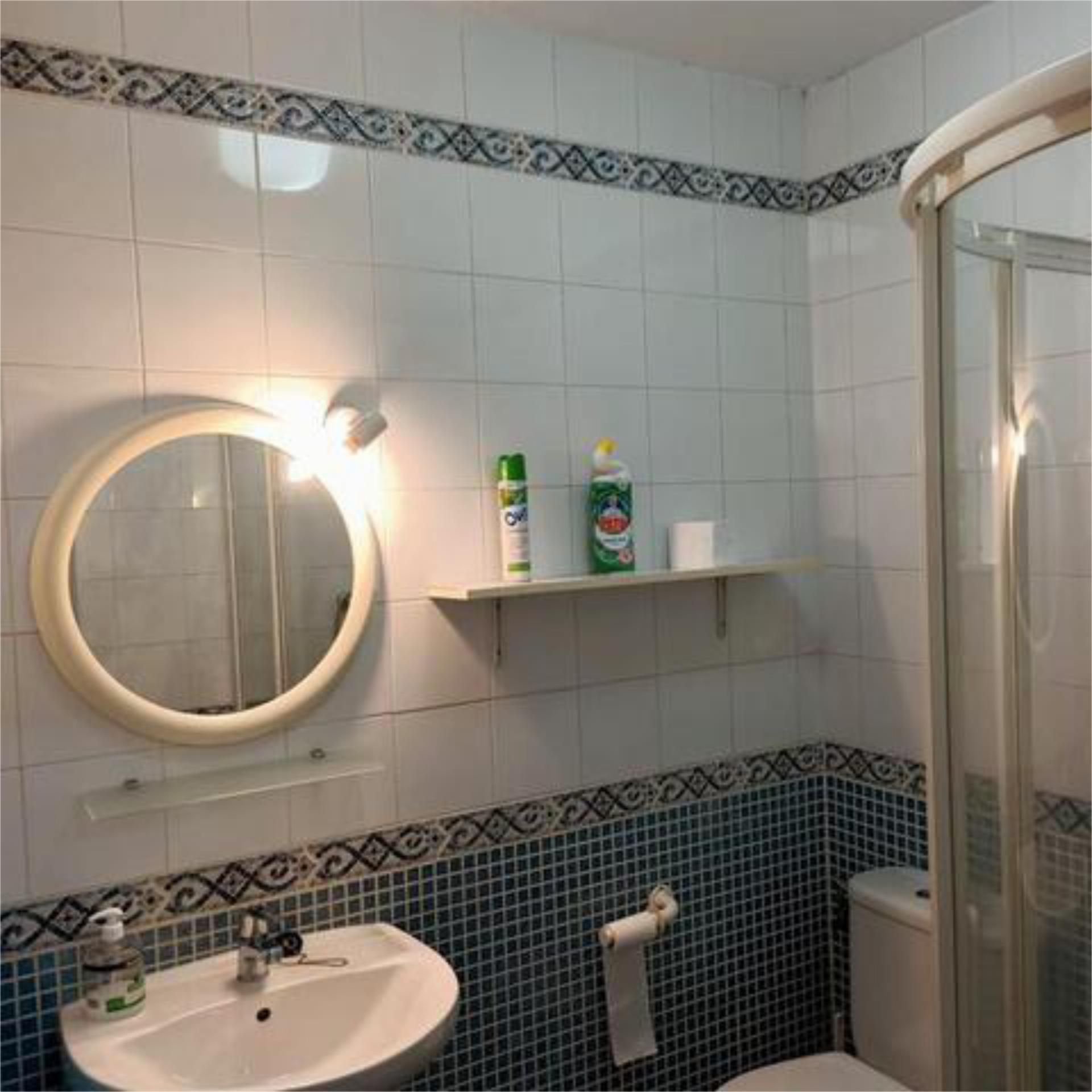 Baño de Apartamento de alquiler en  Toledo Capital con Calefacción y Amueblado