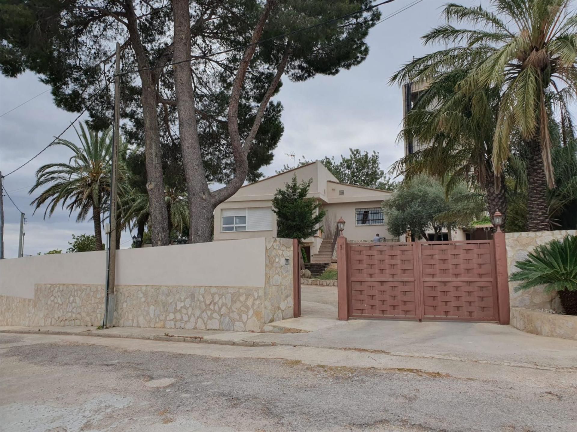 Casa o xalet en venda a Urbanización Monte Jucar, 1, Alberic Vista exterior de Casa o xalet en venda en Alberic amb Aire condicionat, Calefacció i Jardí privat