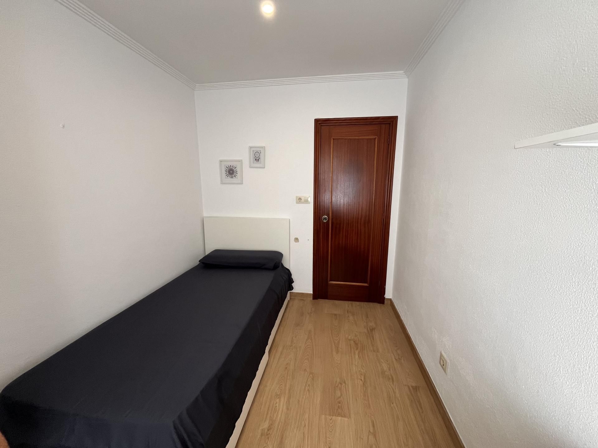 Pis per a compartir a Rúa do Conde de Torrecedeira, 20, Berbés - Peritos Dormitori de Pis per a compartir en Vigo amb Calefacció, Parquet i Moblat