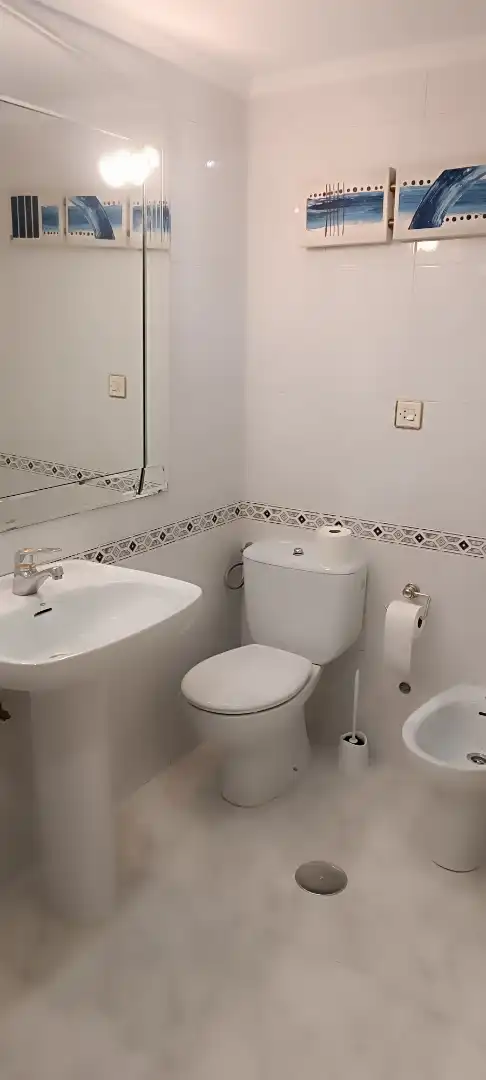 Wohnung zur Miete in Calle Fray Luis de León, 16, San Claudio - La Chantría Badezimmer von Wohnung zur Miete in León Capital mit Heizung, Parkett und Terrasse