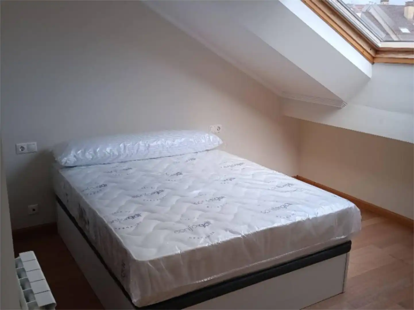 Bedroom of Attic for share in Lalín  with Heating, Parquet flooring and Terrace