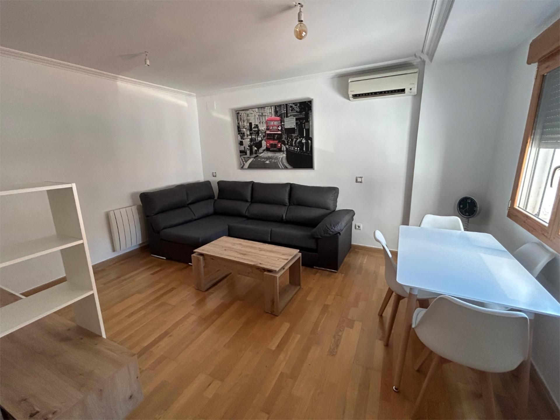 Living room of Flat to rent in Talavera de la Reina  with Air Conditioner, Heating and Parquet flooring