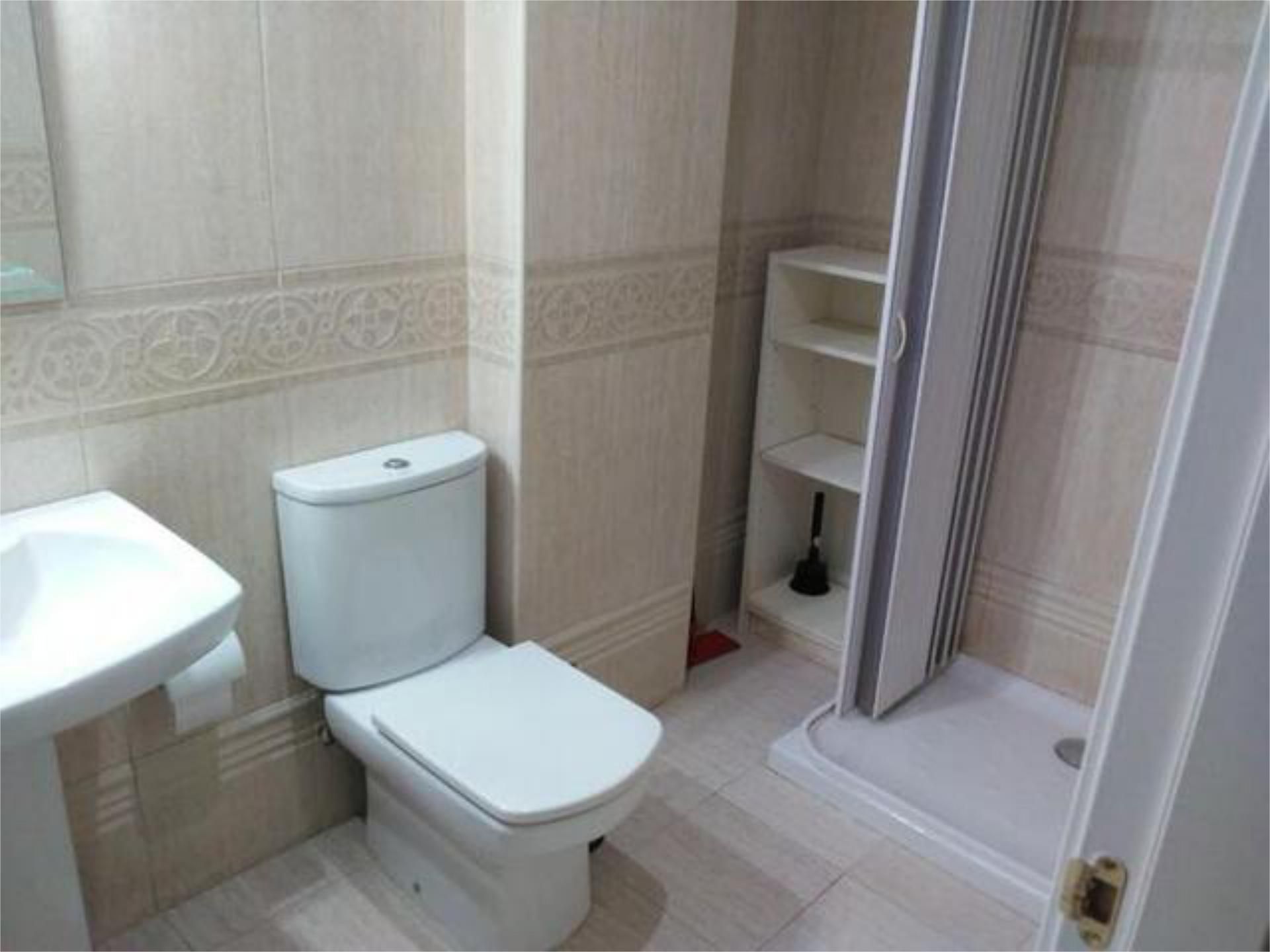 Flat to rent in Centro Bathroom of Flat to rent in Aranjuez with Heating, Private garden and Furnished