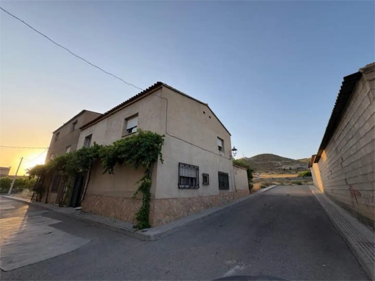 Vista exterior de Casa o xalet en venda en Elche de la Sierra amb Terrassa