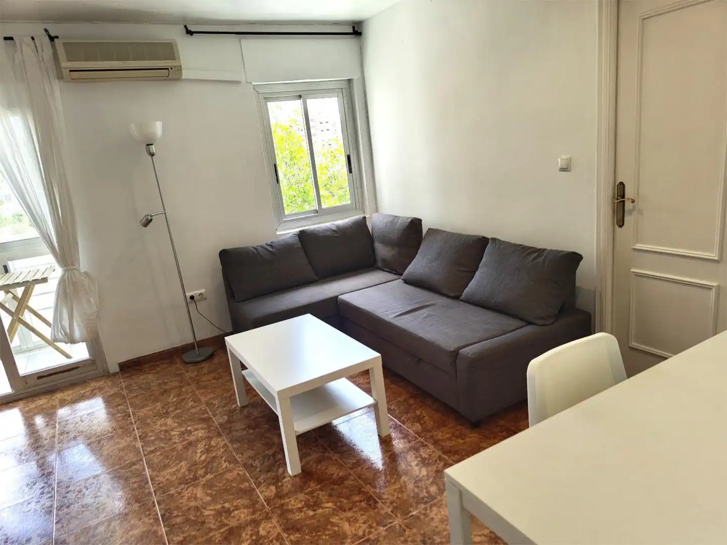 Sala de estar de Piso de alquiler en Alicante / Alacant con Aire acondicionado, Amueblado y Balcón