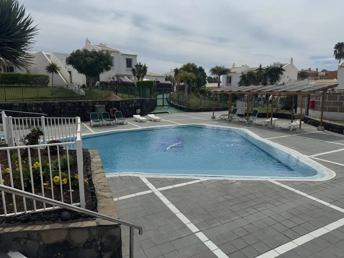 Einfamilien-Reihenhaus zum Verkauf in Golf del Sur - Amarilla Golf Schwimmbecken von Einfamilien-Reihenhaus zum Verkauf in San Miguel de Abona mit Klimaanlage, Heizung und Privatgarten