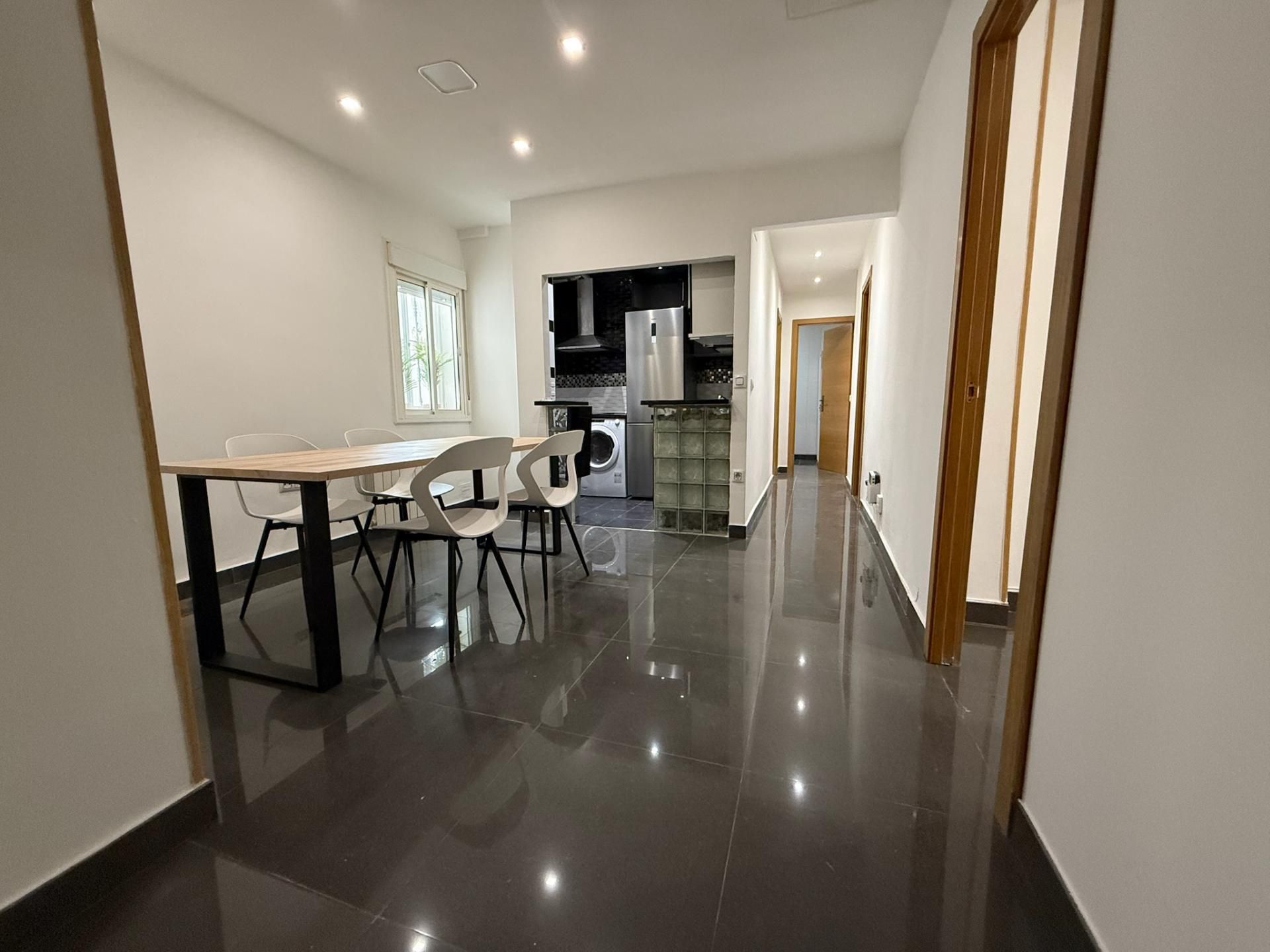 Flat to share in  Madrid Capital  with Air Conditioner, Heating and Furnished