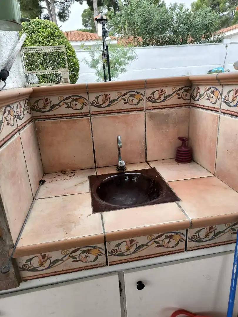 Houses for sale in Carrer del Fluvià, 13, El Casalot Bathroom of Houses for sale in Mont-roig del Camp with Air Conditioner, Terrace and Swimming Pool