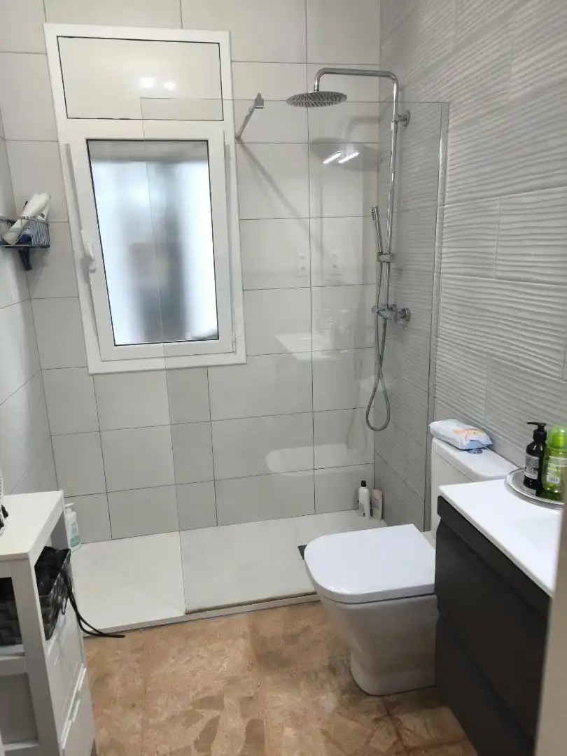 Houses for sale in Carrer del Fluvià, 13, El Casalot Bathroom of Houses for sale in Mont-roig del Camp with Air Conditioner, Terrace and Swimming Pool