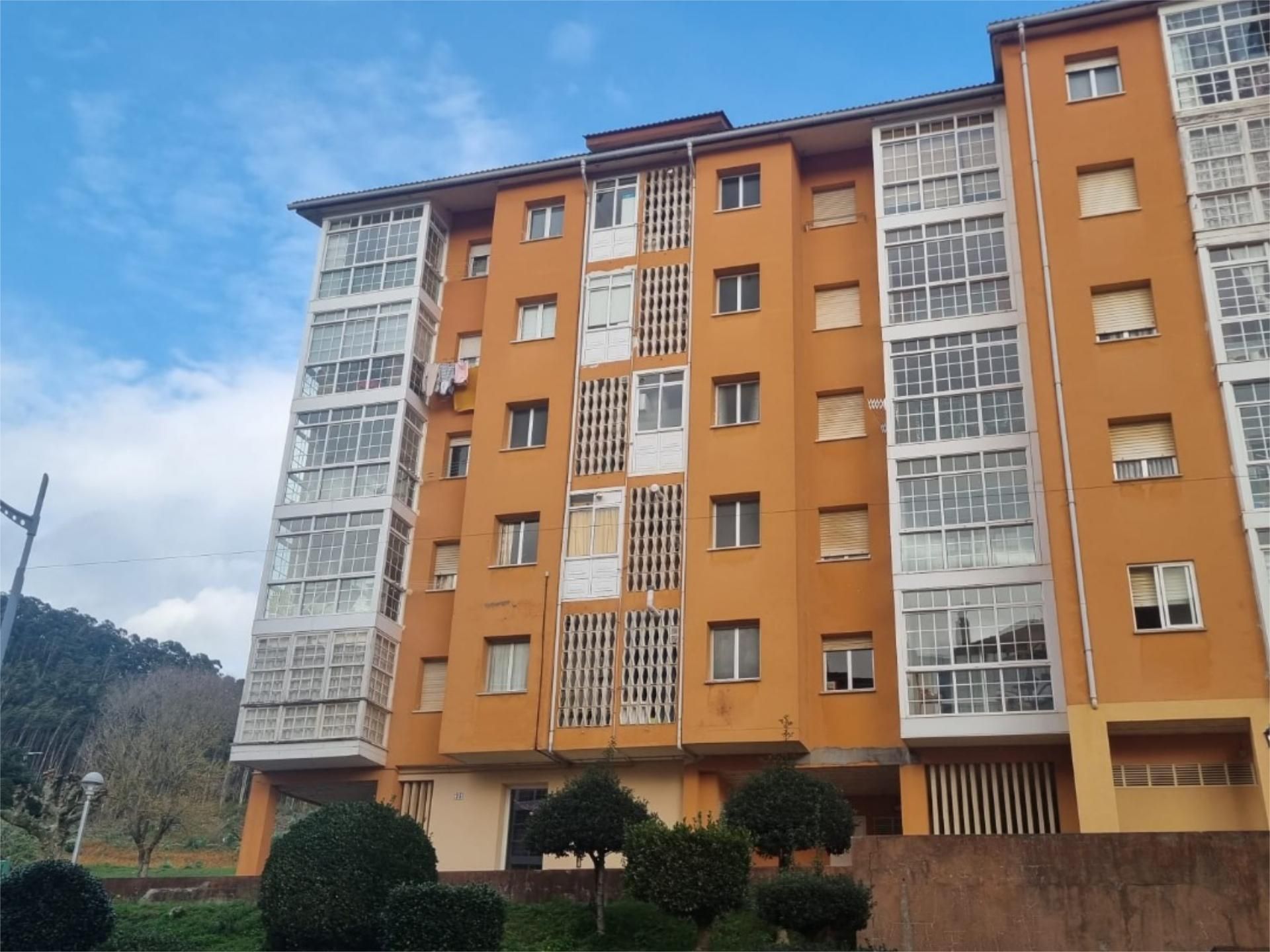 Vista exterior de Pis en venda en Xove amb Piscina i Balcó