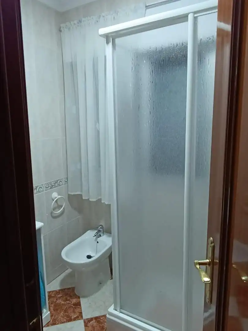 Baño de Piso para compartir en Jaén con Amueblado