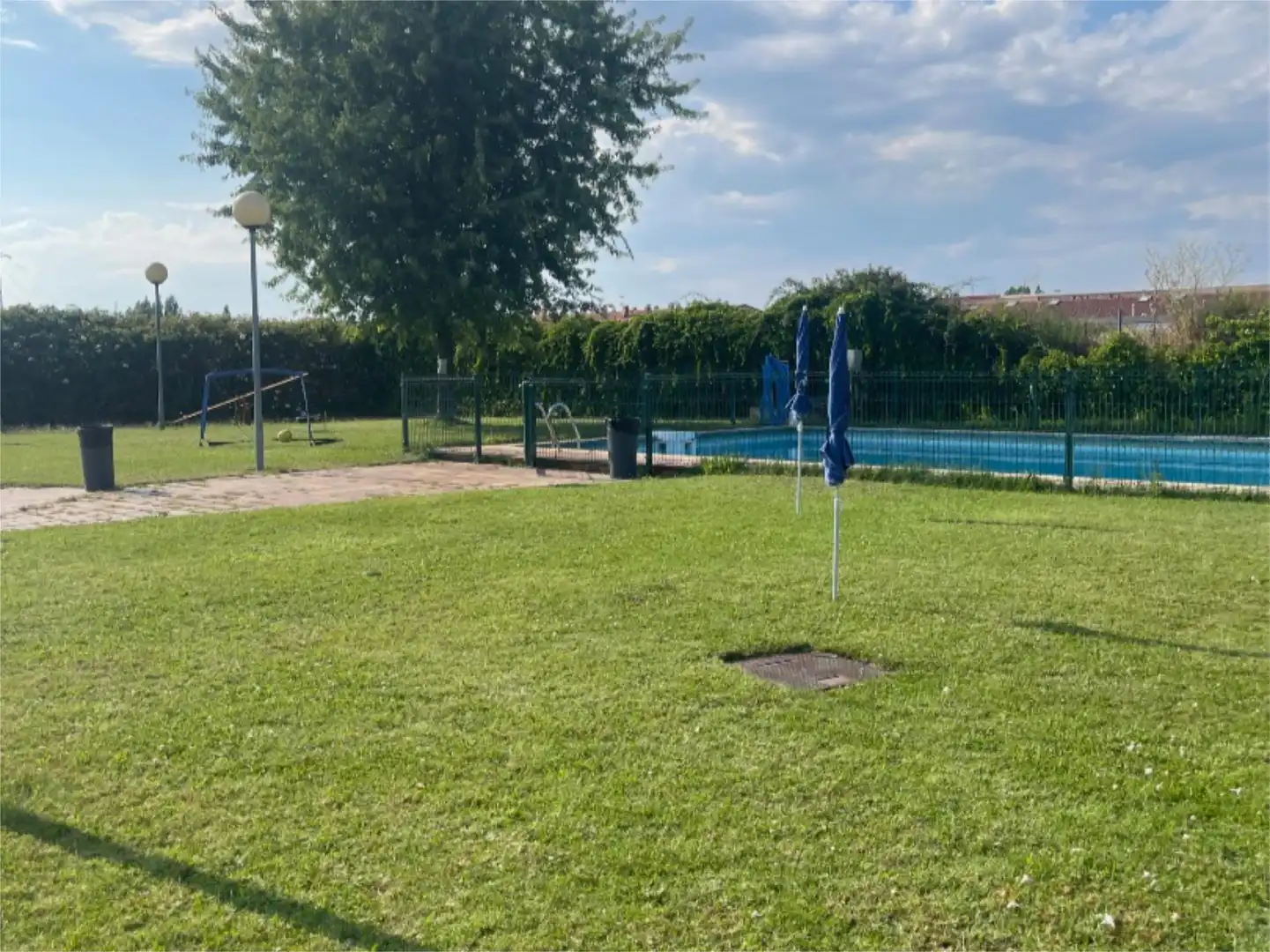 Houses for sale in Street Vera del Río, 12, Villasabariego Swimming pool of Houses for sale in Villasabariego