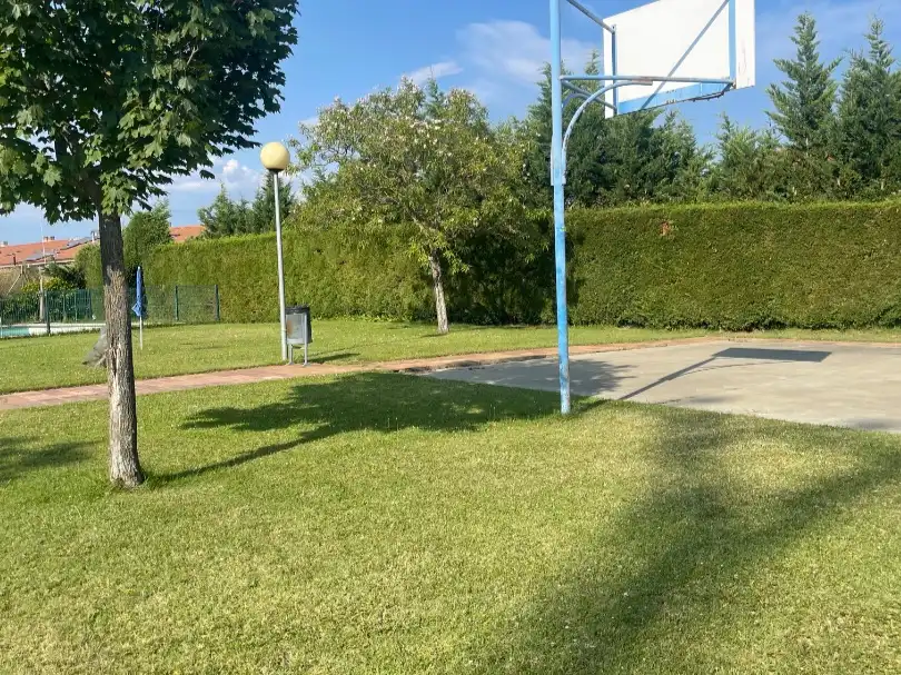 Houses for sale in Street Vera del Río, 12, Villasabariego Parking of Houses for sale in Villasabariego