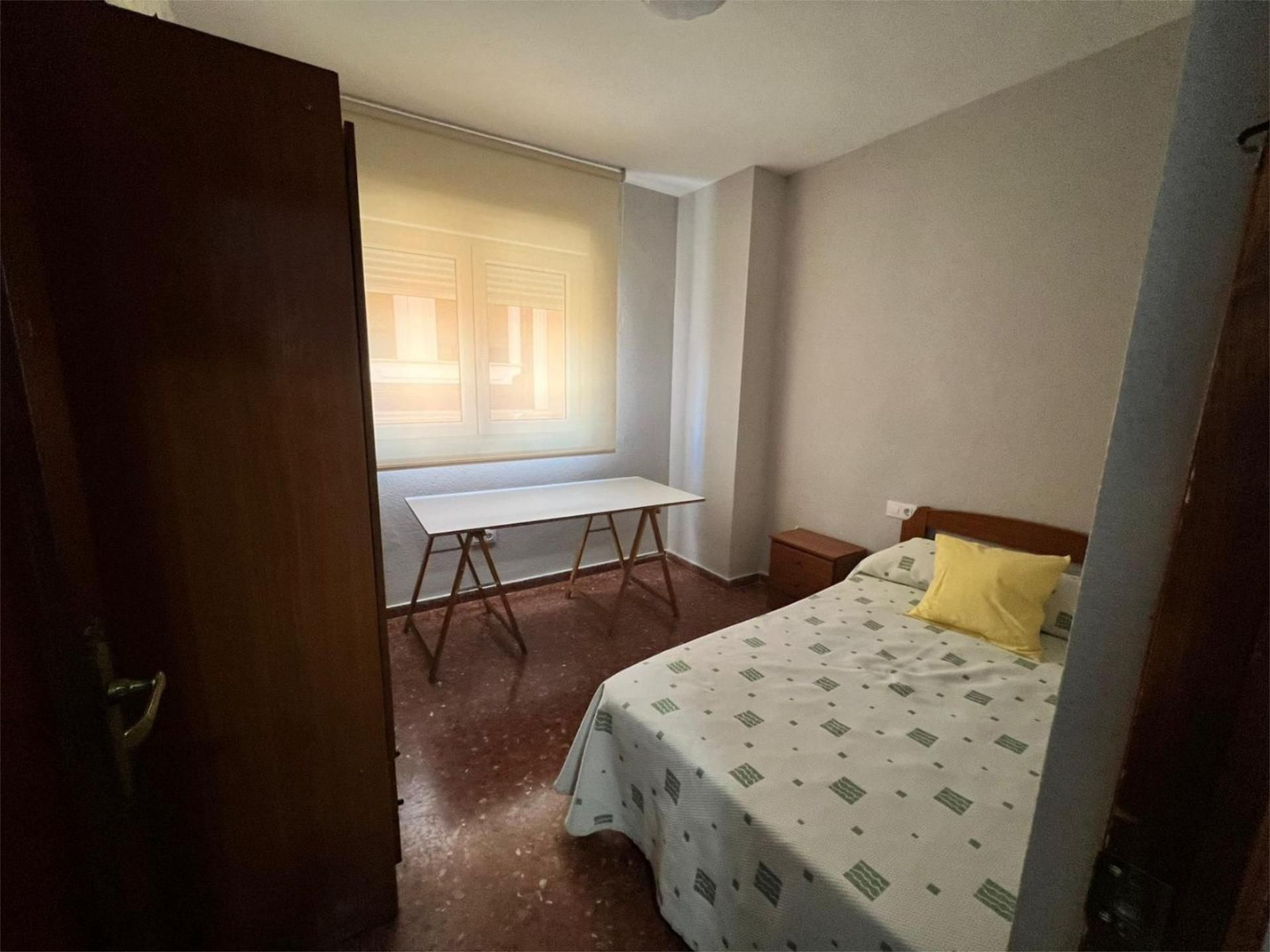 Flat to share in Calle Alfonso X el Sabio, 48, San Gonzalo Bedroom of Flat to share in Linares with Air Conditioner, Heating and Furnished