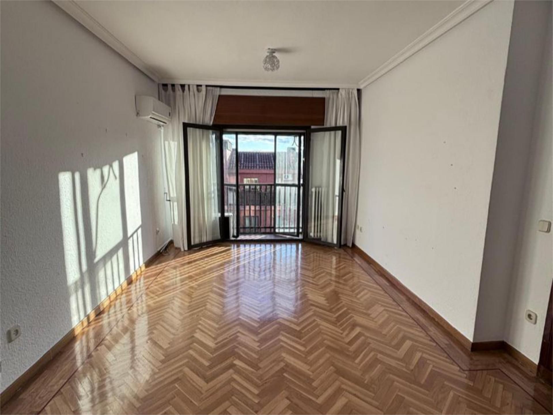 Pis en venda a Calle de Isabel Tintero, 3, Palacio Dormitori de Pis en venda en Madrid Capital amb Aire condicionat i Balcó