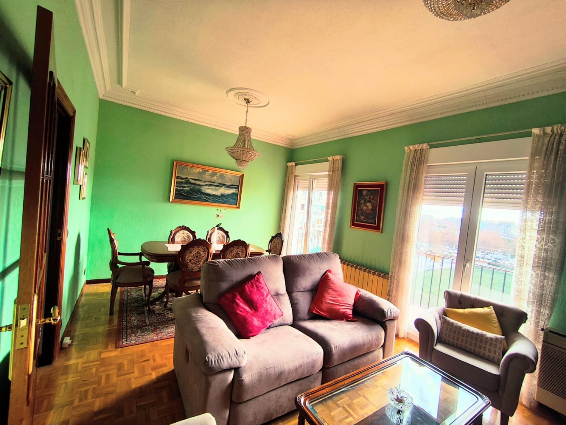 Living room of Flat to rent in  Madrid Capital  with Air Conditioner, Heating and Parquet flooring