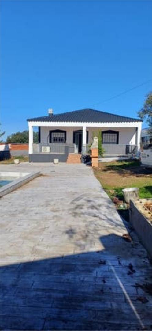 Exterior view of Single-family semi-detached for rent in Cáceres Capital
