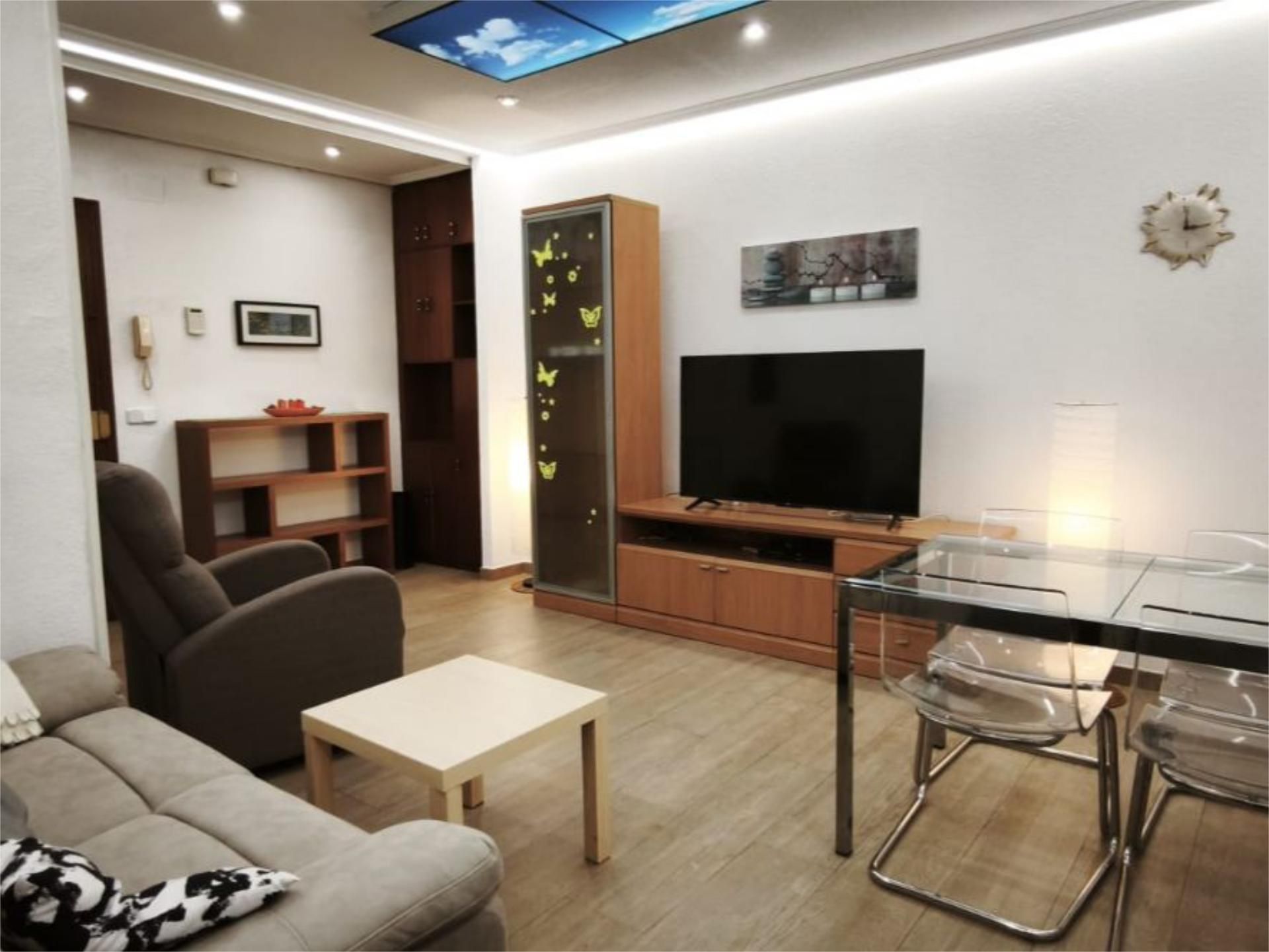 Living room of Flat to rent in  Madrid Capital  with Air Conditioner, Heating and Furnished