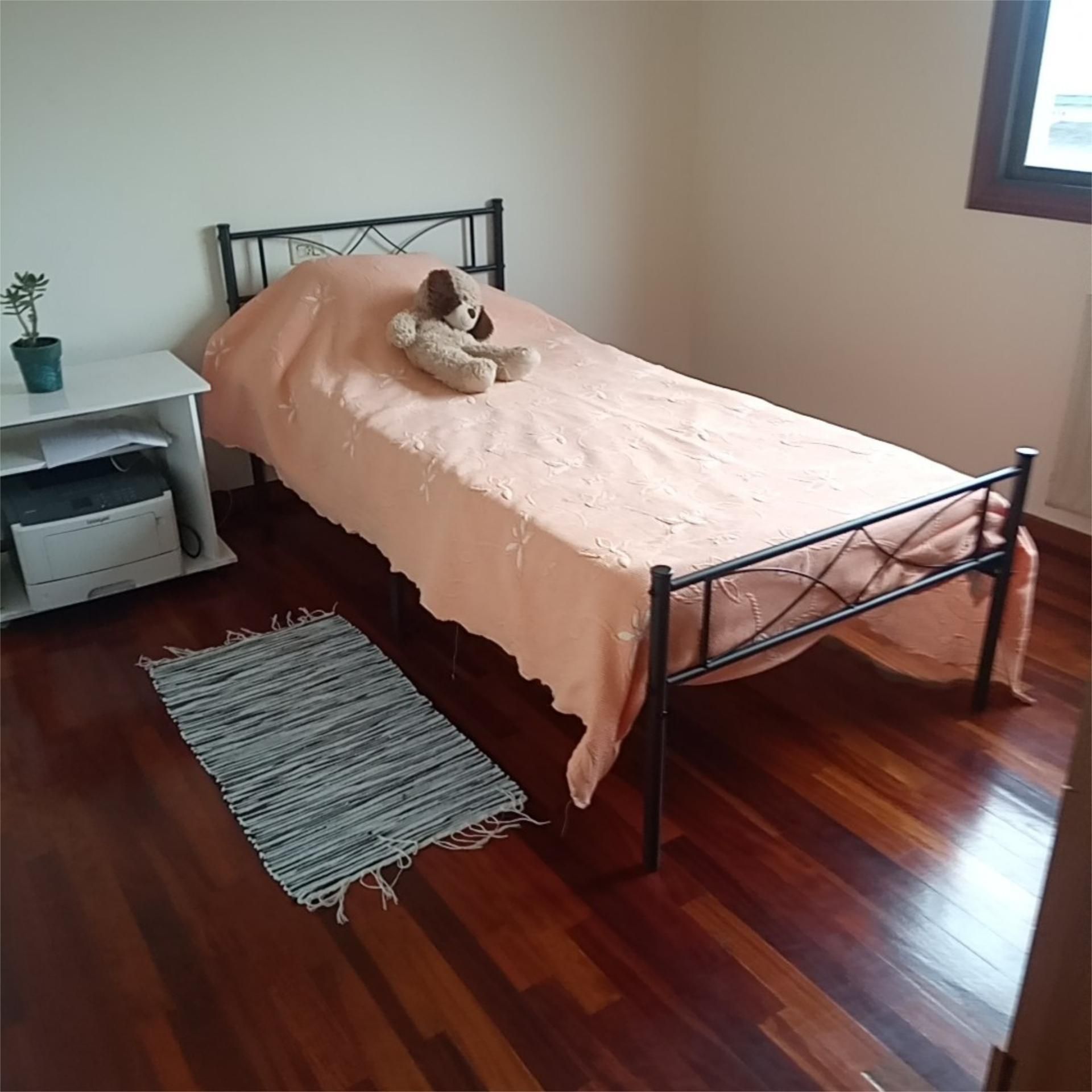 Bedroom of Flat to share in Tui  with Parquet flooring, Furnished and Washing machine