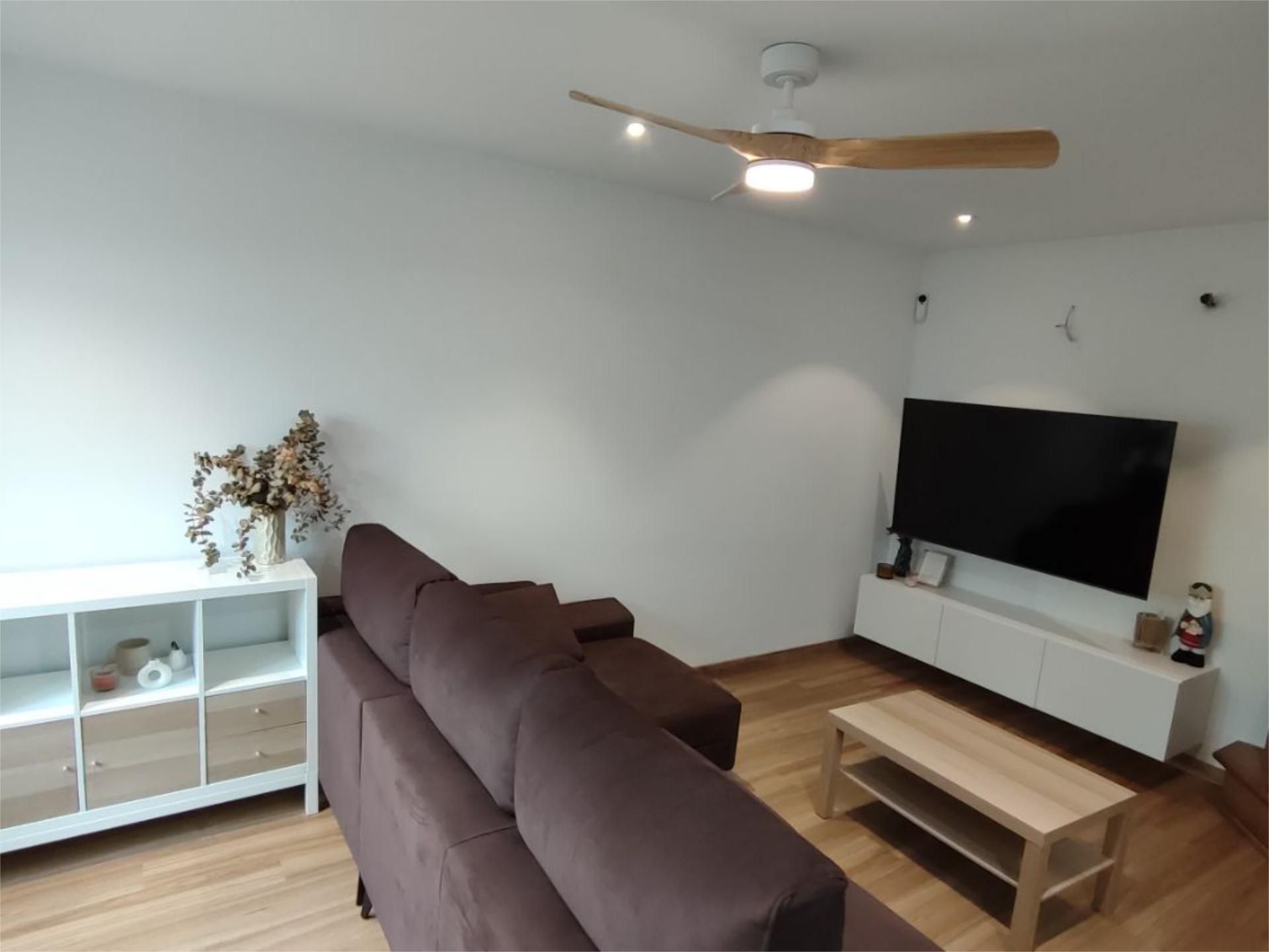 Casa adosada en venda a Calle Pisuerga, 12, El Rocío - La Milagrosa Sala d'estar de Casa adosada en venda en Jerez de la Frontera amb Terrassa