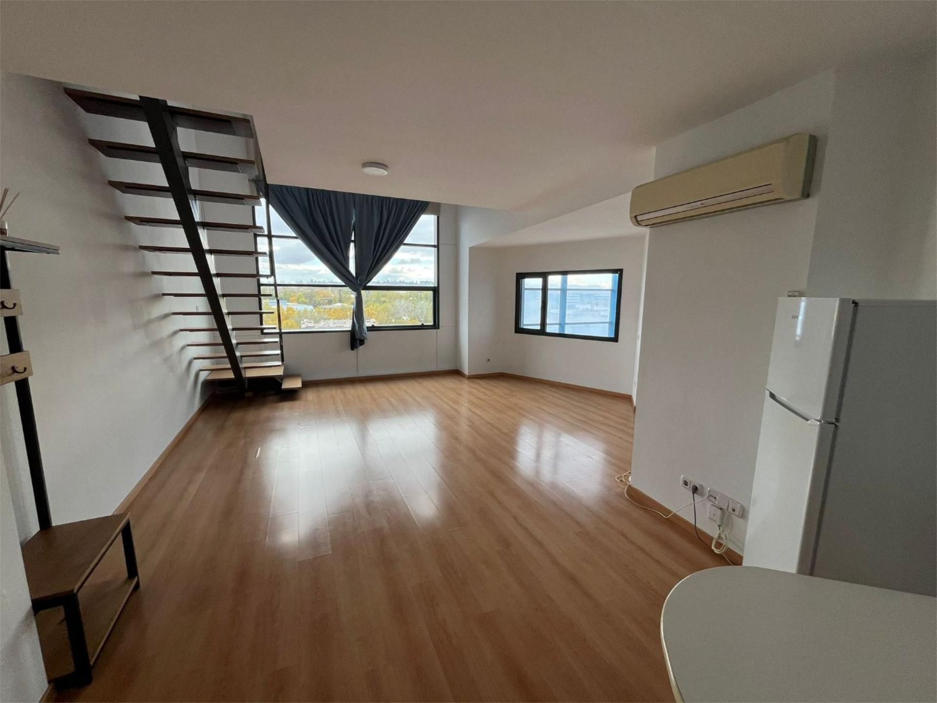Living room of Loft to rent in San Sebastián de los Reyes  with Air Conditioner, Heating and Parquet flooring