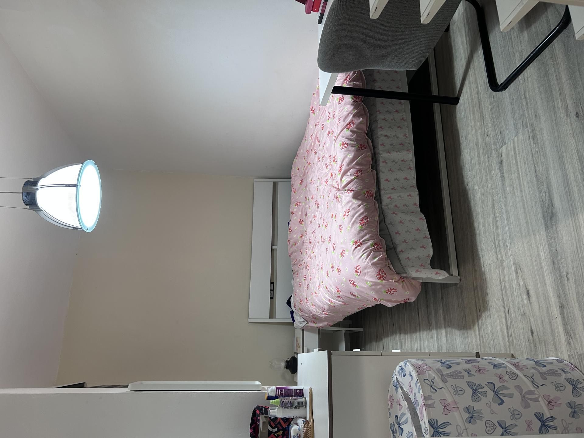 Dormitori de Pis per a compartir en  Granada Capital amb Calefacció, Moblat i Balcó