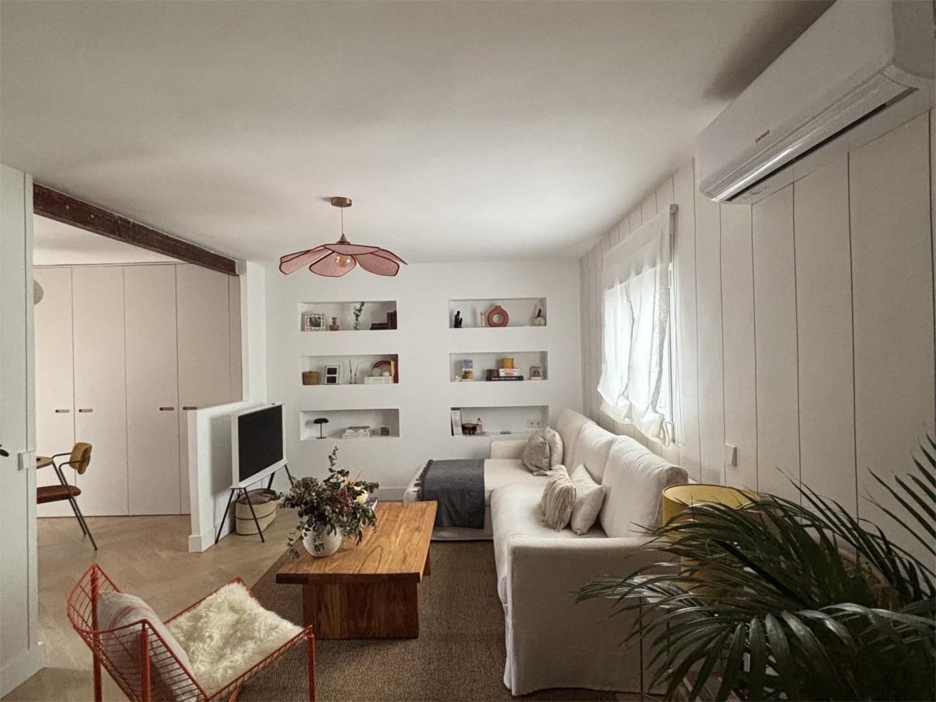 Living room of Flat for sale in  Madrid Capital  with Air Conditioner and Balcony