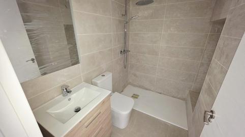 Foto 5 de Casa adosada en venta en Calle Capitan Haya, 12, El Pinós / Pinoso, Alicante