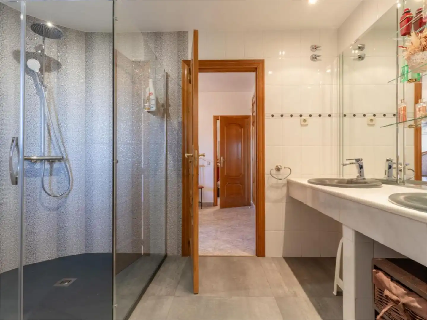 Bathroom of Houses for sale in Tres Cantos  with Heating, Private garden and Parquet flooring