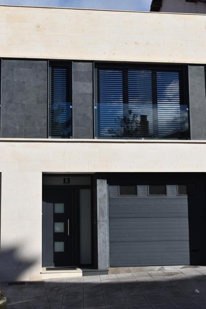 House or chalet for sale in Calle Salvador, 9, La Bañeza Exterior view of House or chalet for sale in La Bañeza with Air Conditioner, Terrace and Balcony