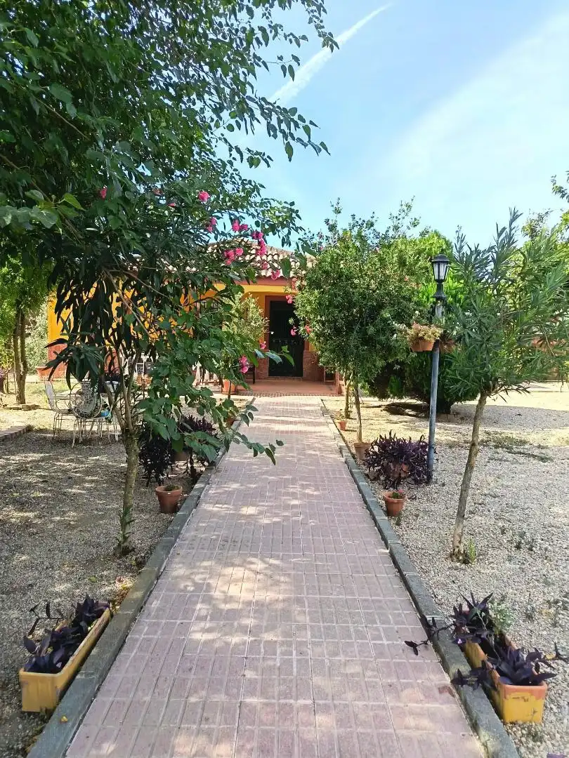 Country house zum Verkauf in Urbanización las Encinas, 2, San Roque - La Cruz - La Rozuela Country house zum Verkauf in Linares mit Klimaanlage, Heizung und Privatgarten