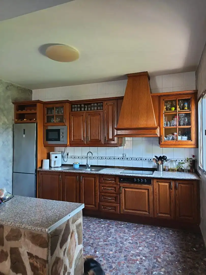 Country house zum Verkauf in Urbanización las Encinas, 2, San Roque - La Cruz - La Rozuela Küche von Country house zum Verkauf in Linares mit Klimaanlage, Heizung und Privatgarten