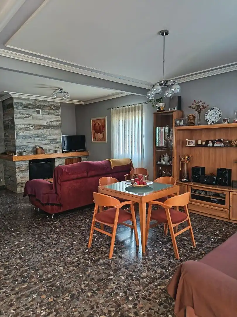 Country house zum Verkauf in Urbanización las Encinas, 2, San Roque - La Cruz - La Rozuela Wohnzimmer von Country house zum Verkauf in Linares mit Klimaanlage, Heizung und Privatgarten