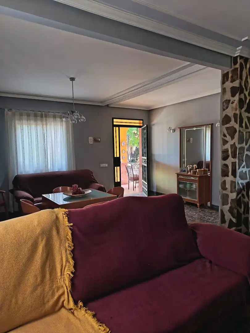 Country house zum Verkauf in Urbanización las Encinas, 2, San Roque - La Cruz - La Rozuela Wohnzimmer von Country house zum Verkauf in Linares mit Klimaanlage, Heizung und Privatgarten