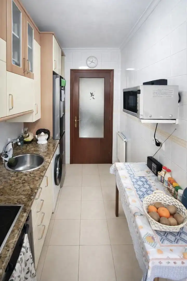 Wohnung zum Verkauf in Calle Manuel Pombo Angulo, 12, Peñacastillo - Nueva Montaña Küche von Wohnung zum Verkauf in Santander mit Terrasse und Balkon