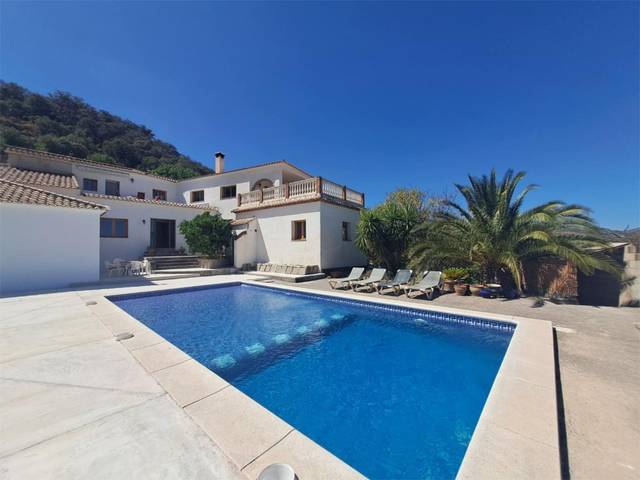 Finca rústica en Venta en Calle Fuente del Conde, 49 en Iznájar