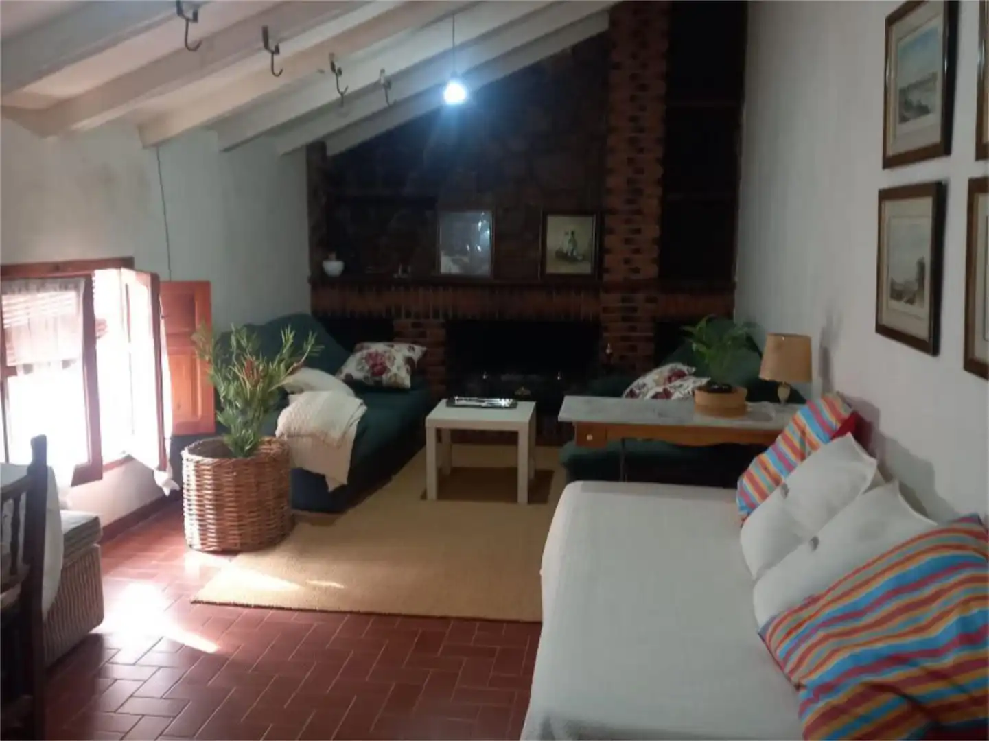 Sala d'estar de Casa adosada en venda en Torre de Juan Abad amb Moblat i Balcó