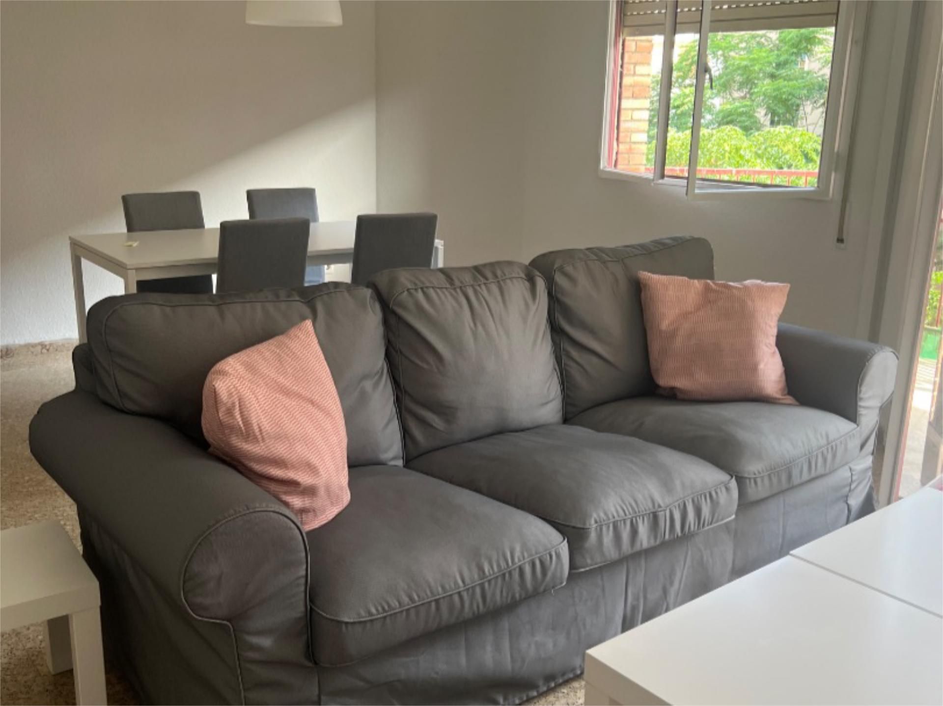 Sala d'estar de Pis de lloguer en  Tarragona Capital amb Moblat, Balcó i Videoporter