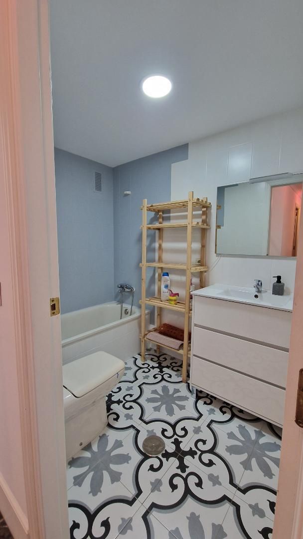 Bathroom of Flat to rent in Úbeda  with Air Conditioner, Heating and Furnished