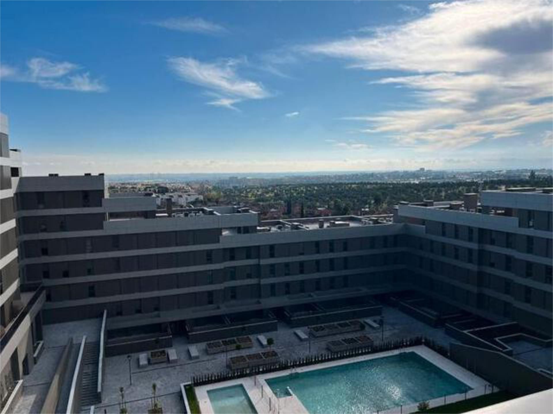 Piscina de Pis de lloguer en Tomares amb Calefacció, Jardí privat i Terrassa