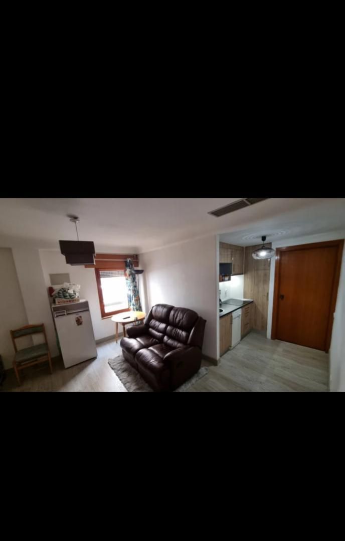 Pis en venda a Calle Doctor Eduardo Arroyo, 13, San Bartolomé - Millán de Priego Sala d'estar de Pis en venda en Jaén Capital amb Aire condicionat, Calefacció i Moblat