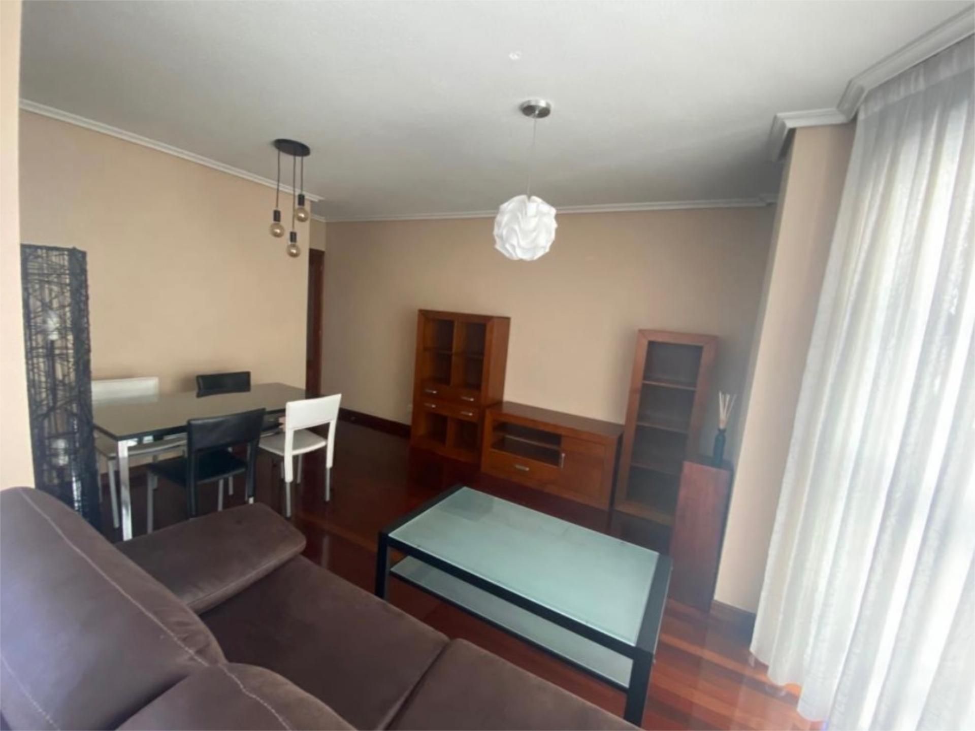 Pis de lloguer a Calle Magallanes, 36, Numancia - San Fernando Sala d'estar de Pis de lloguer en Santander amb Calefacció, Parquet i Moblat