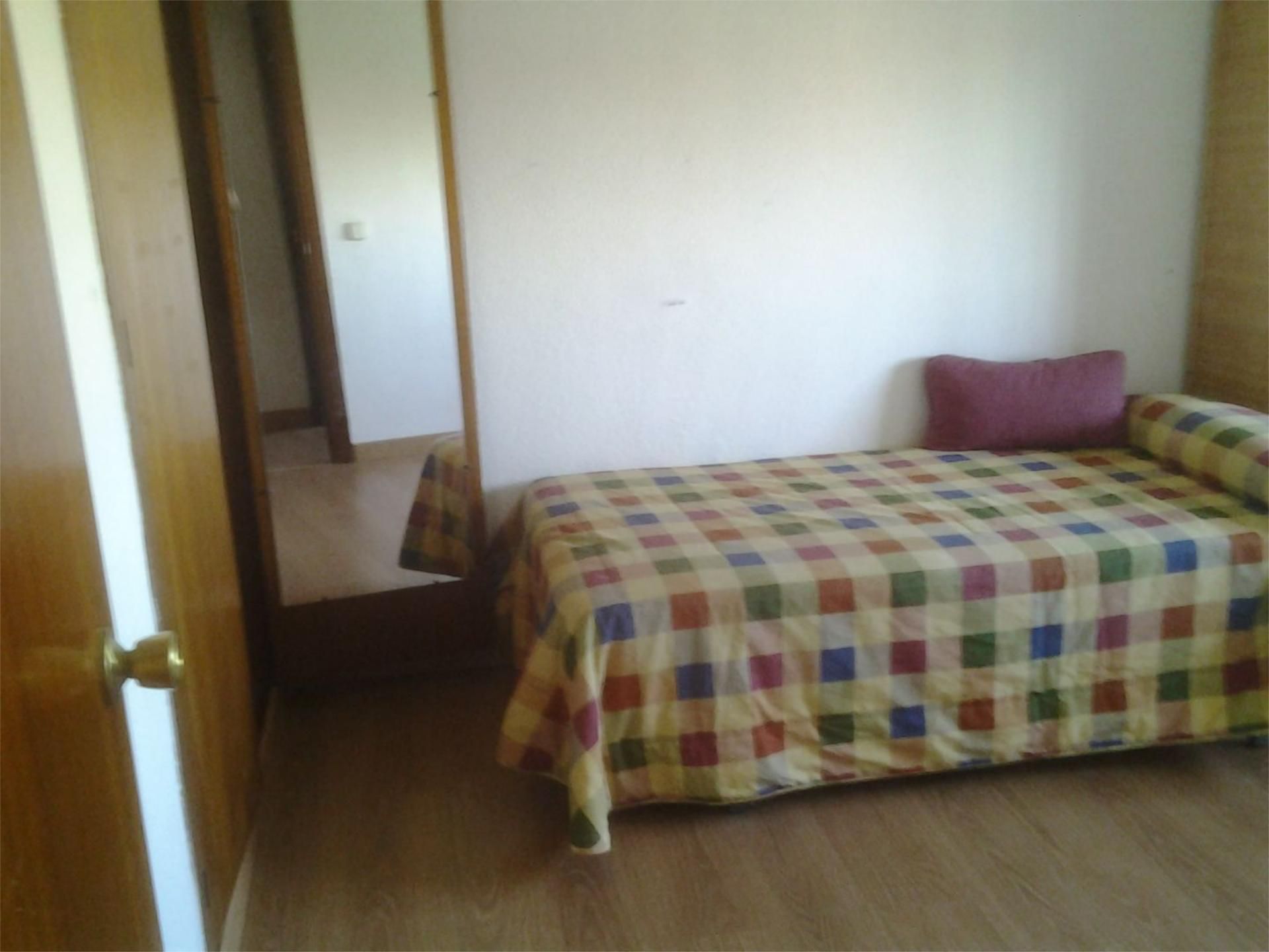Bedroom of Flat to share in Alcalá de Henares  with Heating, Parquet flooring and Terrace
